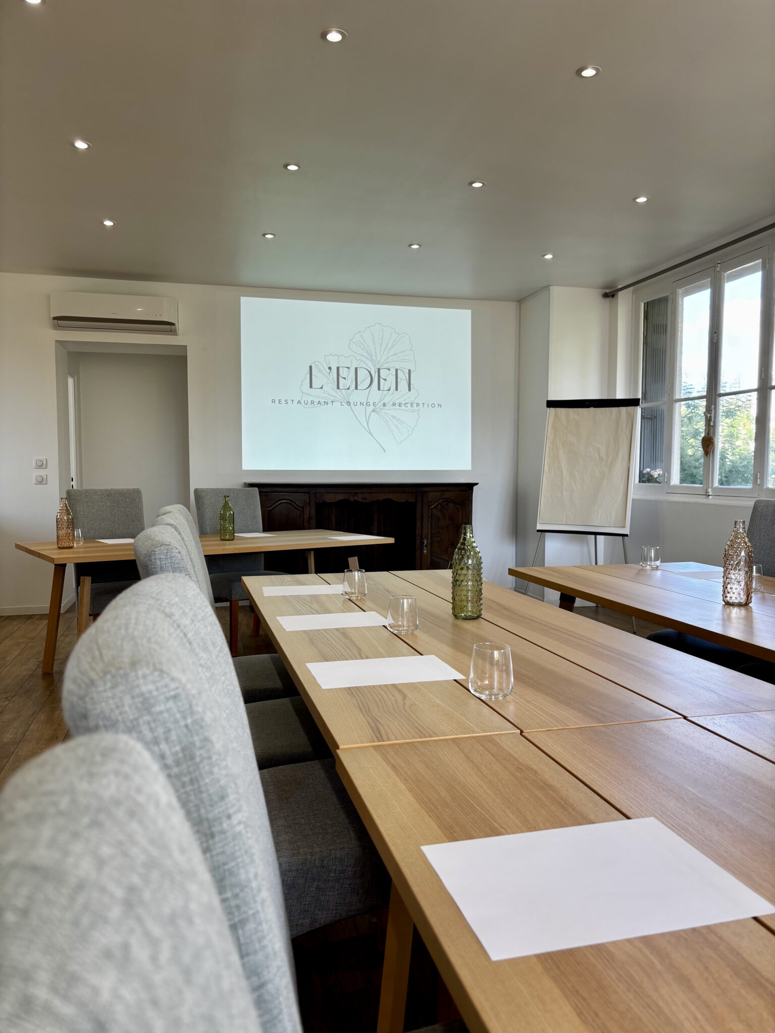 Table dressée pour un repas d’entreprise à L’EDEN La Ciotat